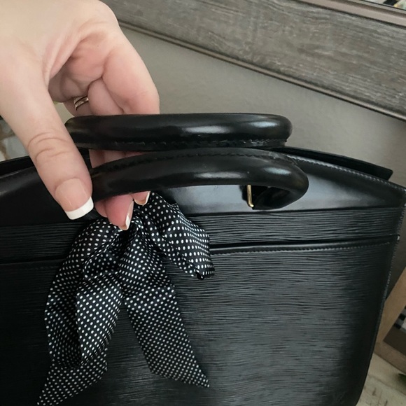 SOLD Auth Louis Vuitton Epi Riviera - Picture 9 of 12